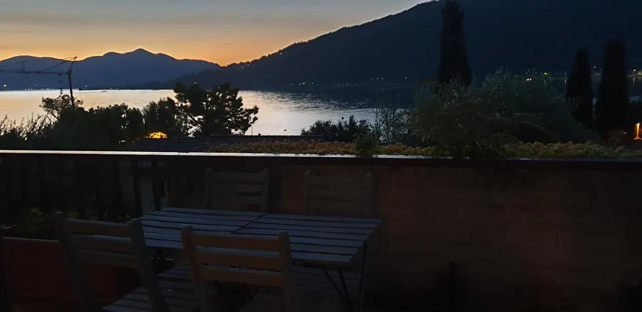 Sarnico Terrazza Sul Lago Di Iseo 0*,  Olaszország